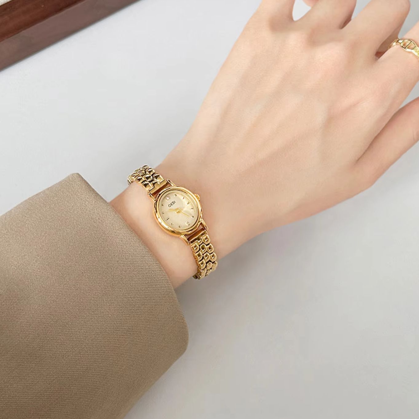 Jam Tangan Wanita Merek Mewah  - Luxury Watch On Sale ulasan dan harga